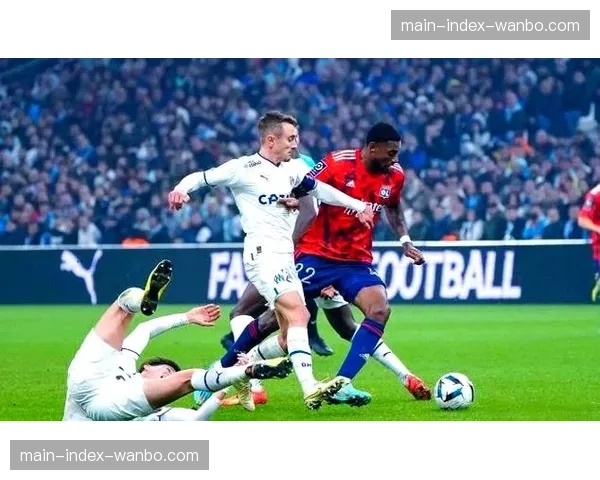 评论:VAR的频繁介入是否正在破坏德甲比赛的流畅性与激情? 评论:VAR的频繁介入是否正在破坏德甲比赛的流畅性与激情?